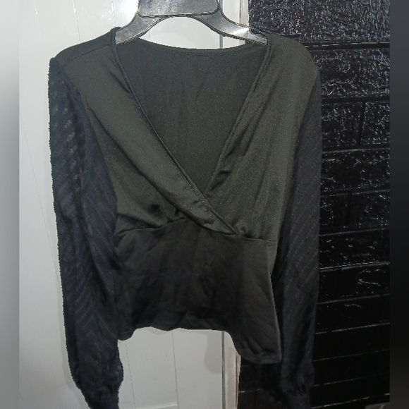 Shein Women black wrap puffer long sleeve top - Picture 9 of 11